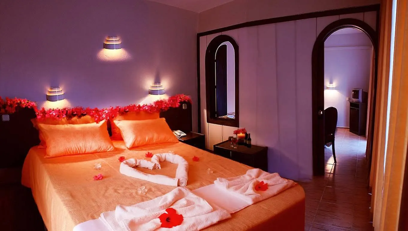Verano Beach Hotel İçmeler 2*,  Türkiye